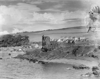 Dunure Castle, Maybole.  Oblique aerial photograph taken facing east.  This image has been produced from a damaged negative.