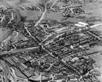 Kirkintilloch, general view, showing Forth and Clyde Canal and St Mary's Parish Church, Cowgate.  Oblique aerial photograph taken facing south.