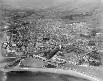Largs, general view, showing Brisbane Road and Lovat Street.  Oblique aerial photograph taken facing north.
