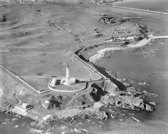 Girdleness Lighthouse, Greyhope Road, and Balnagask Golf Course, Aberdeen.  Oblique aerial photograph taken facing west.