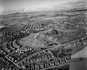 Dundee Law, Dundee.  Oblique aerial photograph taken facing north.