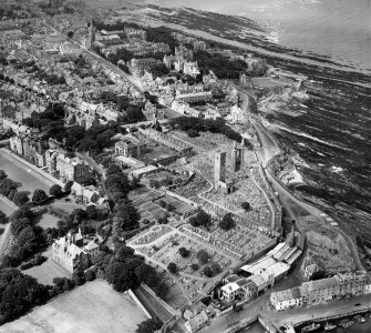 St Andrews, general view, showing St Andrews Cathedral and St Andrews Castle.  Oblique aerial photograph taken facing north-west.
