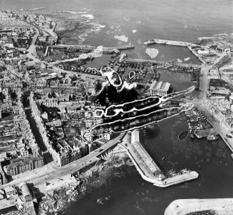 Peterhead, general view, showing Peterhead Harbour and Jamaica Street.  Oblique aerial photograph taken facing north.  This image has been produced from a damaged negative.