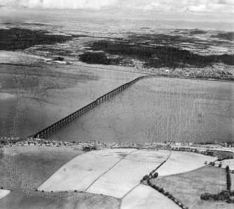 Tay Bridge, Dundee.  Oblique aerial photograph taken facing north-west.  This image has been produced from a damaged negative.