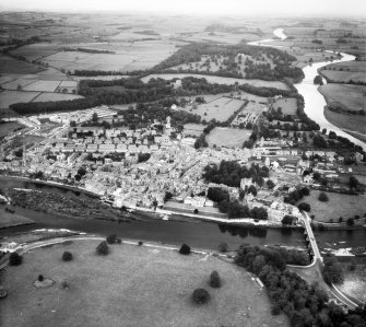 Kelso, general view, showing Kelso Bridge and The Square.  Oblique aerial photograph taken facing north-east.