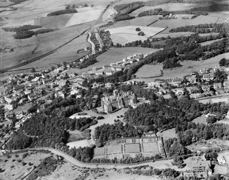 Kilmacolm, general view, showing Hydropathic Establishment and Port Glasgow Road.  Oblique aerial photograph taken facing north-west.