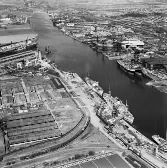 Gyproc Products Ltd. Works, Gyproc Wharf, Shieldhall and South Street, Glasgow.  Oblique aerial photograph taken facing north.