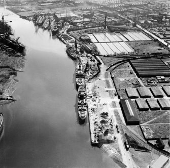 Gyproc Products Ltd. Works, Gyproc Wharf, Shieldhall and Shieldhall Sewage Works, Renfrew Road, Glasgow.  Oblique aerial photograph taken facing south-east.