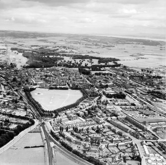 Alloa, general view, showing St Mungo's Parish Church, Bedford Place and West End Park.  Oblique aerial photograph taken facing east.