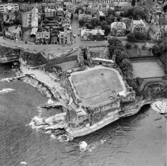 St Andrews Castle, The Scores, St Andrews.  Oblique aerial photograph taken facing south-west.