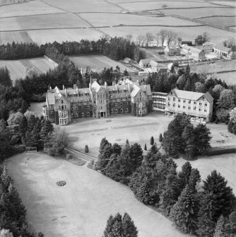 Scottish Red Cross Society Tor-na-Dee Sanatorium, Binghill Road, Milltimber.  Oblique aerial photograph taken facing north.  This image has been produced from a crop marked negative.