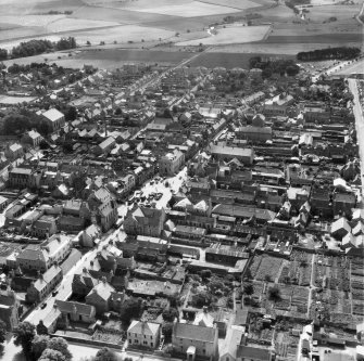 Huntly, general view, showing The Square and Parish Church, Church Street.  Oblique aerial photograph taken facing south.