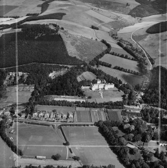 Hydropathic Hotel, Innerleithen Road and Ven Law, Peebles.  Oblique aerial photograph taken facing north.  This image has been produced from a crop marked negative.