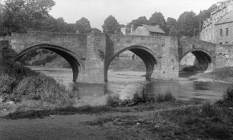 Jedburgh Bridge from upstream (16th century)