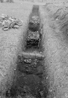 Newstead, Roman forts and temporary camps.
Excavation photograph, I A Richmond
Dividing wall, looking W