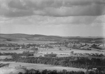 Distant view of Biggar.