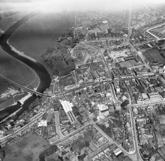 Annan, general view, showing Bridge of Annan and St John's Road.  Oblique aerial photograph taken facing north.