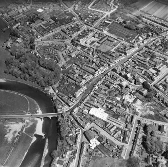 Annan, general view, showing Bridge of Annan and Butts Street.  Oblique aerial photograph taken facing north-east.
