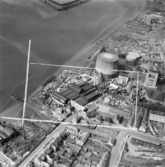 Alloa Glass Works, Glasshouse Loan and Alloa Gas Works, Alloa.  Oblique aerial photograph taken facing west.  This image has been produced from a crop marked negative.