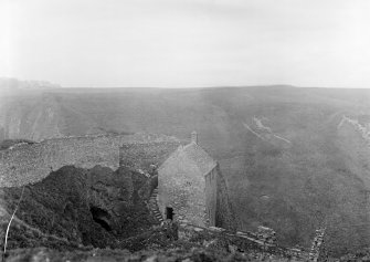 General view of Denholm's Lodging and the 'Mount Heid'.