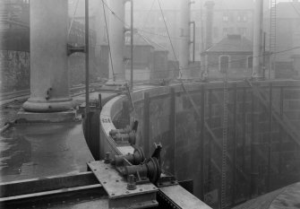 General view of guide carriages on tank wall and grips of Number 4 gas holder