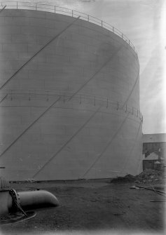 General view of new Number 4 spiral guided gas holder fully inflated, Meadow Flat Gasholder Station, Holyrood Road, Edinburgh.