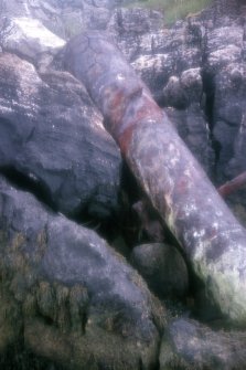 Photograph of retrieved cannon from the remains of the wreck site of the Kennemerland by the Archaeological Diving Unit (ADU).