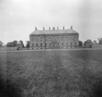 Kinross House.
General view from West.