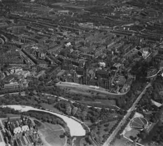 Glasgow, general view, showing University of Glasgow, Kelvingrove and Great Western Road.  Oblique aerial photograph taken facing north.  This image has been produced from a print. 