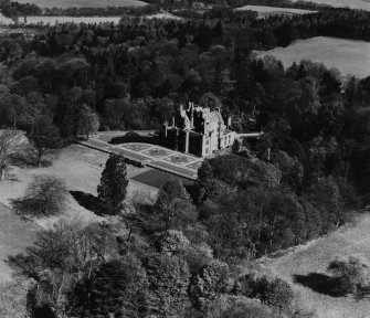 Aldbar Castle, Brechin.  Oblique aerial photograph taken facing north.  This image has been produced from a print.