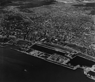 Dundee, general view.  Oblique aerial photograph taken facing north-west.  This image has been produced from a print.