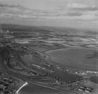 Grangemouth, general view, showing Grange Dock and Skinflats.  Oblique aerial photograph taken facing north-west.  This image has been produced from a print.