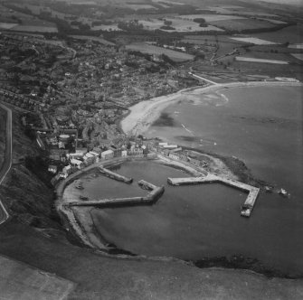 Stonehaven, general view, showing Stonehaven Harbour and Glenury Viaduct.  Oblique aerial photograph taken facing north.  This image has been produced from a print.