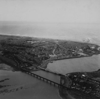 Montrose, general view, showing Montrose Harbour and Links Park.  Oblique aerial photograph taken facing east.  This image has been produced from a print.