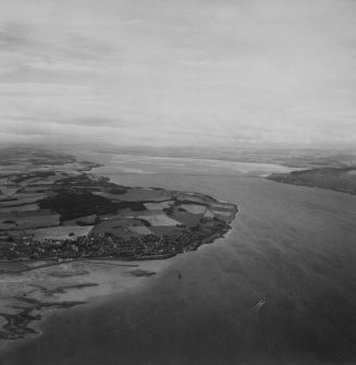 Firth of Tay and Tayport.  Oblique aerial photograph taken facing west.  This image has been produced from a crop marked print.