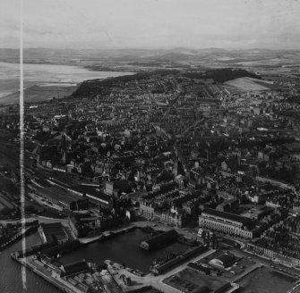 Dundee, general view, showing Caird Hall, City Square and Inner Tay Estuary.  Oblique aerial photograph taken facing west.  This image has been produced from a crop marked print.