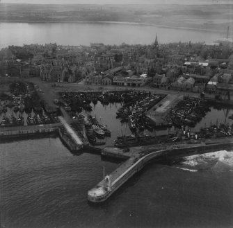 Peterhead, general view, showing Port Henry Harbour and Peterhead Bay.  Oblique aerial photograph taken facing west.  This image has been produced from a print.