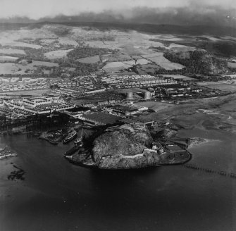 Dumbarton, general view, showing Dumbarton Rock and Glasgow Road.  Oblique aerial photograph taken facing east.  This image has been produced from a print.