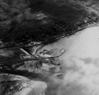 Fort William, general view, showing Fort William Pier and Lundavra Road.  Oblique aerial photograph taken facing south.  This image has been produced from a print.