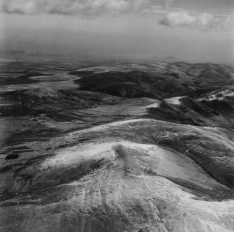 Pentland Hills, general view, showing Logan Burn and Black Hill.  Oblique aerial photograph taken facing north-east.  This image has been produced from a print.