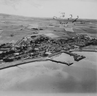Campbeltown, general view, showing Campbeltown Harbour and Witchburn Road  Oblique aerial photograph taken facing west.  This image has been produced from a damaged print.