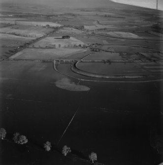 River Isla, Coupar Angus.  Flood.  Oblique aerial photograph taken facing north-east.  This image has been produced from a damaged print.