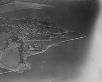 Burntisland Harbour.  Oblique aerial photograph taken facing east.  This image has been produced from a print. 