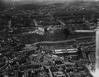 Edinburgh, general view, showing Edinburgh Castle and Edinburgh College of Art, Lauriston Place.  Oblique aerial photograph taken facing north.  This image has been produced from a print.