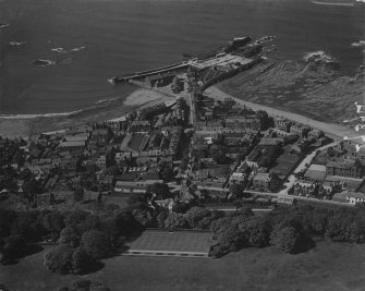 North Berwick, general view, showing North Berwick Harbour and Quality Street.  Oblique aerial photograph taken facing north.  This image has been produced from a marked print.