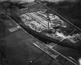 John G Stein and Co. Ltd. Castlecary Brickworks.  Oblique aerial photograph taken facing east.  This image has been produced from a print.