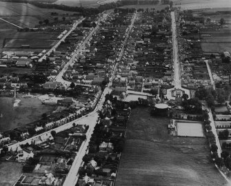 Keith, general view, showing Land Street and Moss Street.  Oblique aerial photograph taken facing south.  This image has been produced from a print.