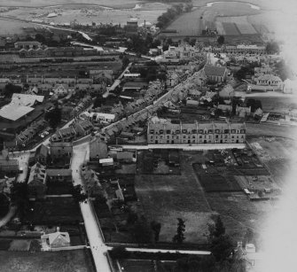 Inverurie, general view, showing West High Street and Victoria Street.  Oblique aerial photograph taken facing east.  This image has been produced from a print.