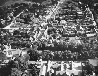 Kingussie, general view, showing High Street and King Street.  Oblique aerial photograph taken facing east.  This image has been produced from a print.