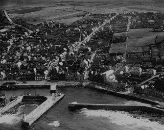 Macduff, general view, showing Shore Street and Duff Street.  Oblique aerial photograph taken facing east.  This image has been produced from a print.